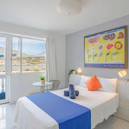Neon Tenerife Гостевой дом Гуаса
