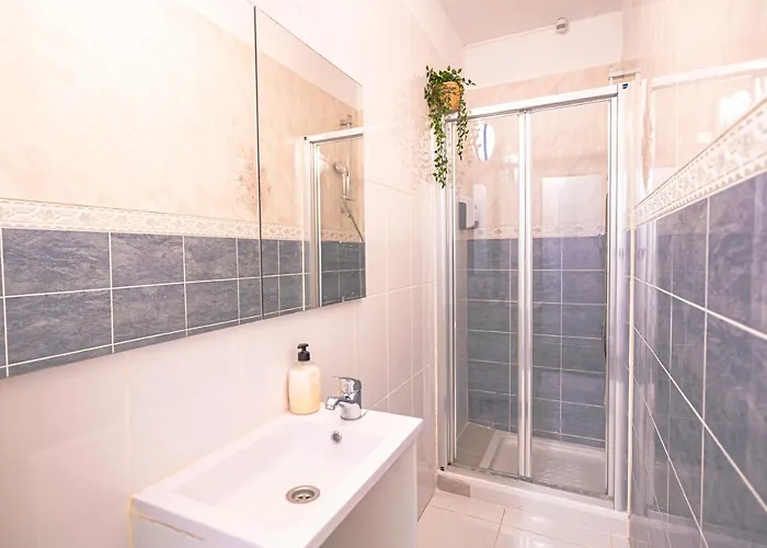 Guest house Neon Tenerife 3*