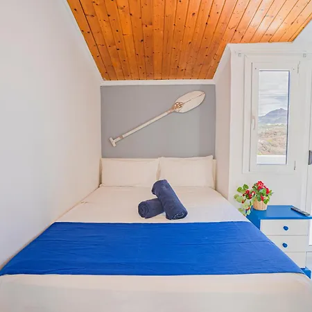 Neon Tenerife בית הארחה 3*